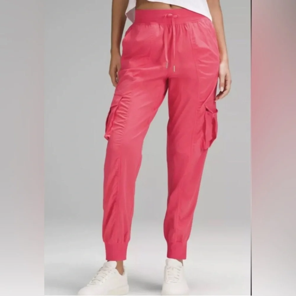 Lululemon NWT Dance Studio Relaxed-Fit Mid-Rise Cargo Jogger Glaze pink large